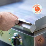 Mão a retirar a placa da plancha Vivaplancha para limpeza, com um selo “Manutenção muito fácil” exibido no canto superior direito.