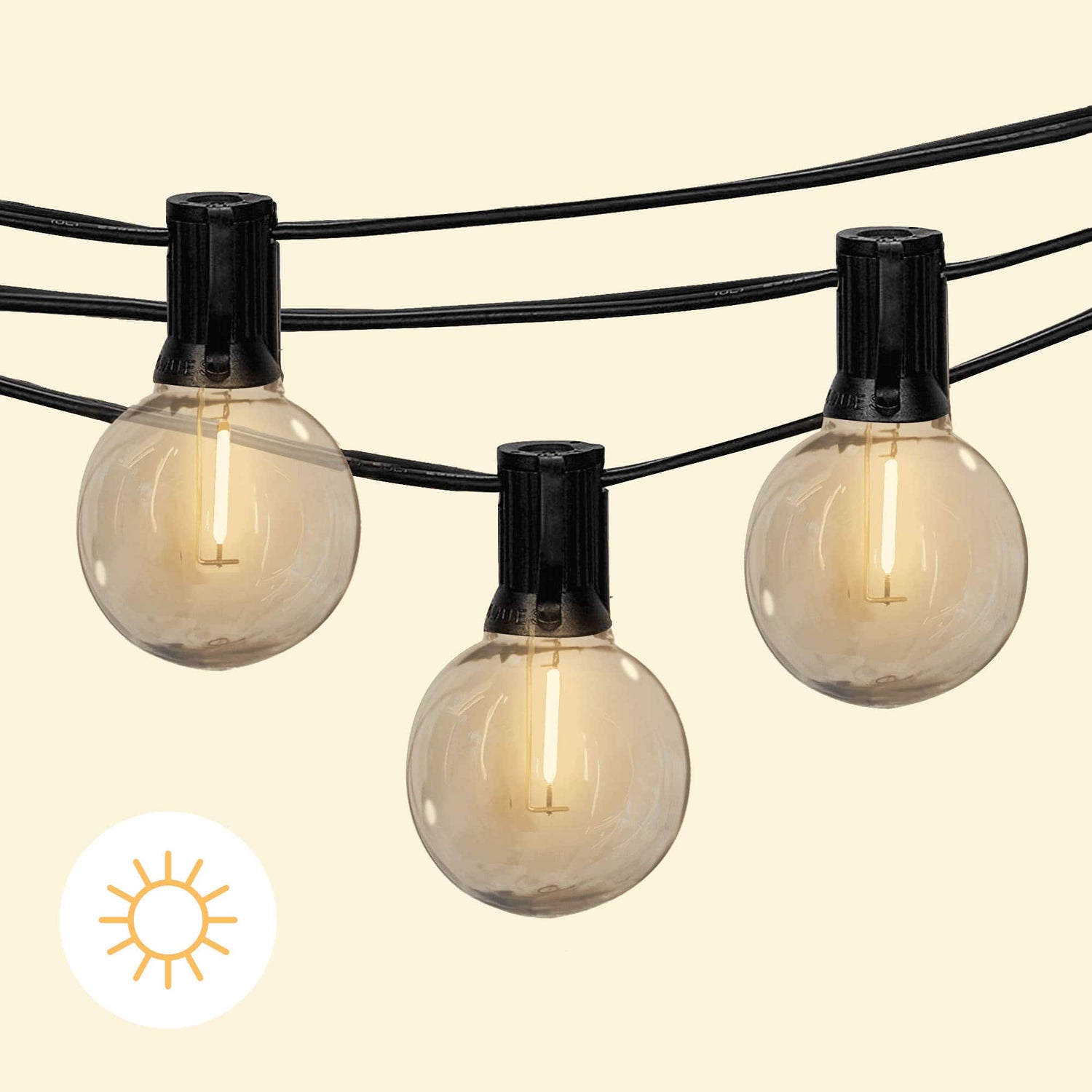 Guirlanda luminosa solar Goya com lâmpadas redondas transparentes que difundem uma luz quente, ideal para iluminar as noites ao ar livre sem ligação elétrica.