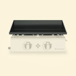 Plaque de cuisson émaillée noire pour plancha gaz 2 brûleurs Vivaplancha, présentée seule sur le châssis estompé, sur fond beige.